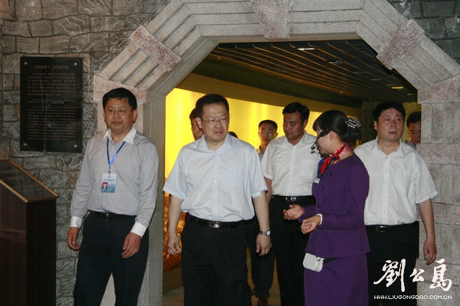 中组部人事局副局长曹远峰一行视察刘公岛