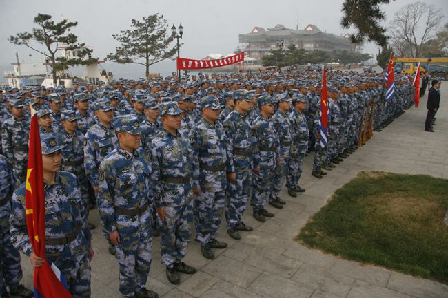 甲午海战爆发120周年,4月23日海军节,驻刘公岛91352部队官兵以独特的