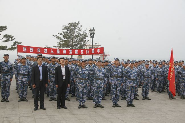 甲午海战爆发120周年,4月23日海军节,驻刘公岛91352部队官兵以独特的