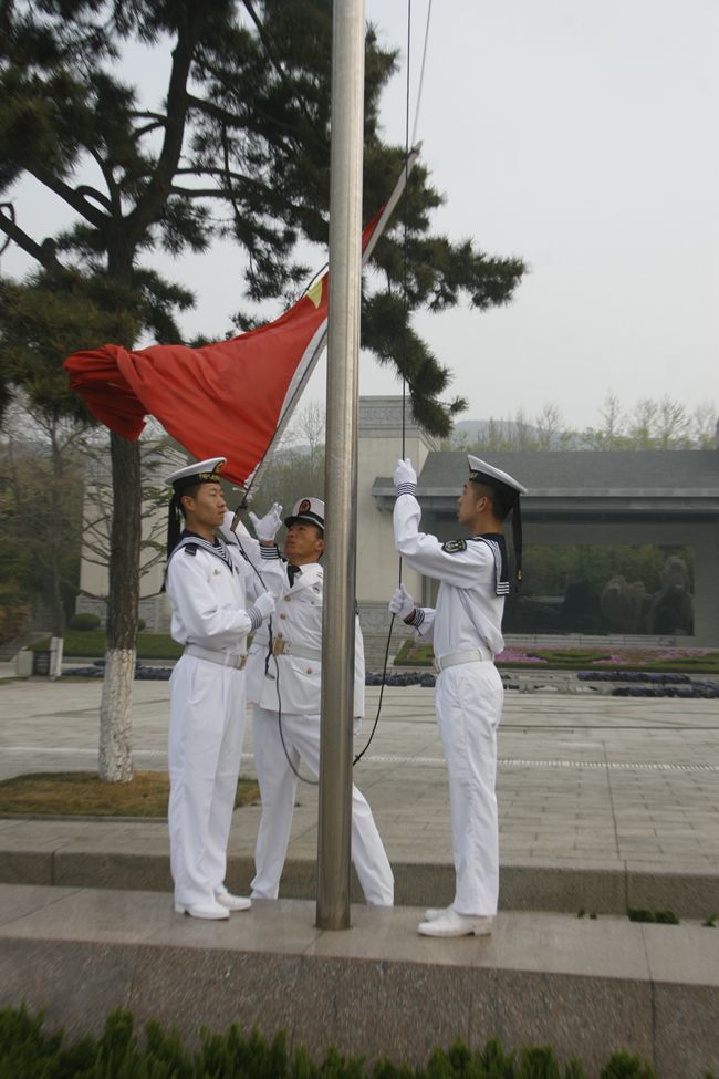 驻岛91352部队庆祝海军成立65周年